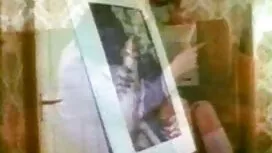 Bella ragazza lavora ...