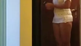 Una ragazza dai cape ...