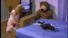 Una giovane bionda a ...