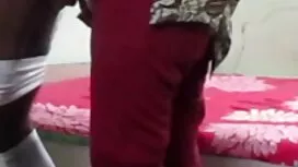 Giovane ragazza a ca ...
