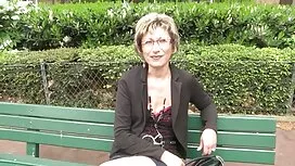 Una cagna giovane se ...