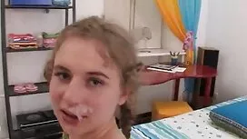 Bionda dagli occhi a ...