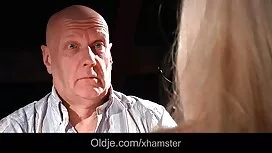 Un negro con un gros ...