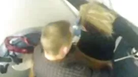 Un giovane film porn ...