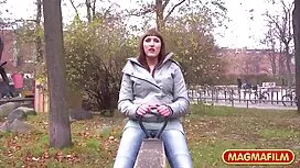 Una giovane ragazza  ...